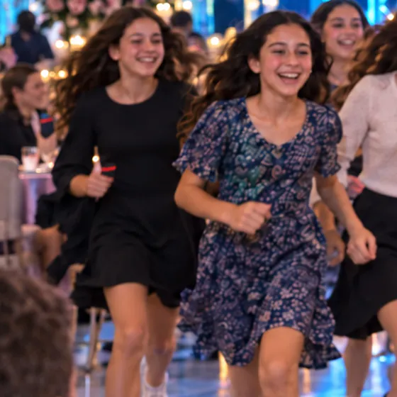 שובל של חברות רץ אחרי בת המצווה
